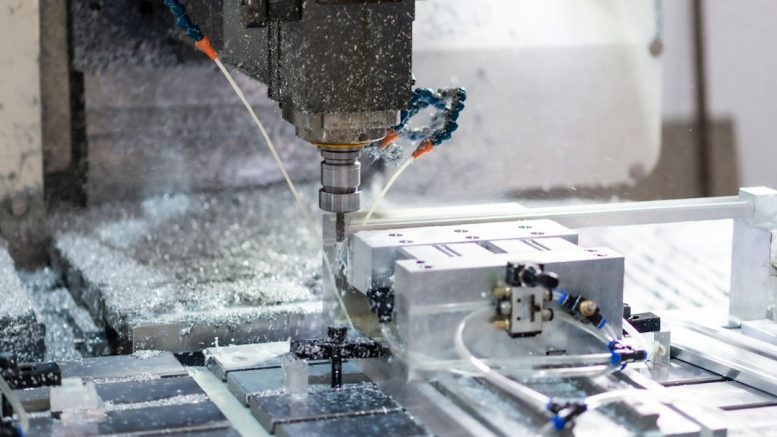 Métiers en tension dans l'industrie : montrer l'atelier pour recruter